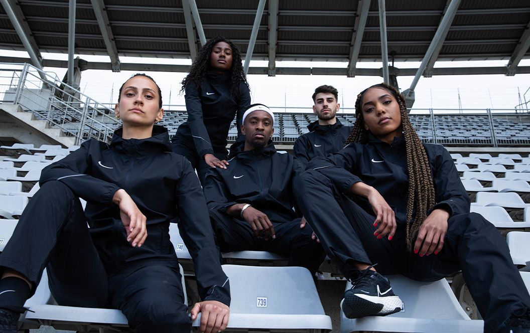 Photo d'un groupe d'athlète avec des survêtements Nike