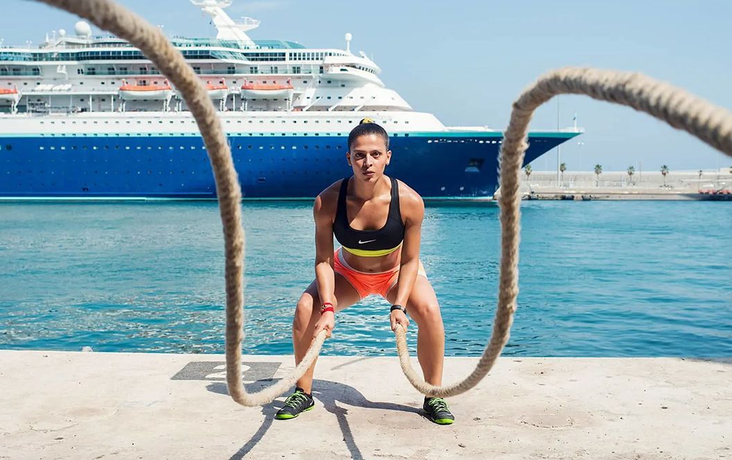 Femme qui pratique une activité sportive en été