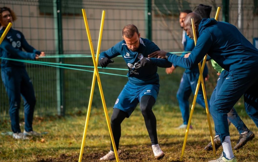 Footballeurs bien équipés pour leur entrainement