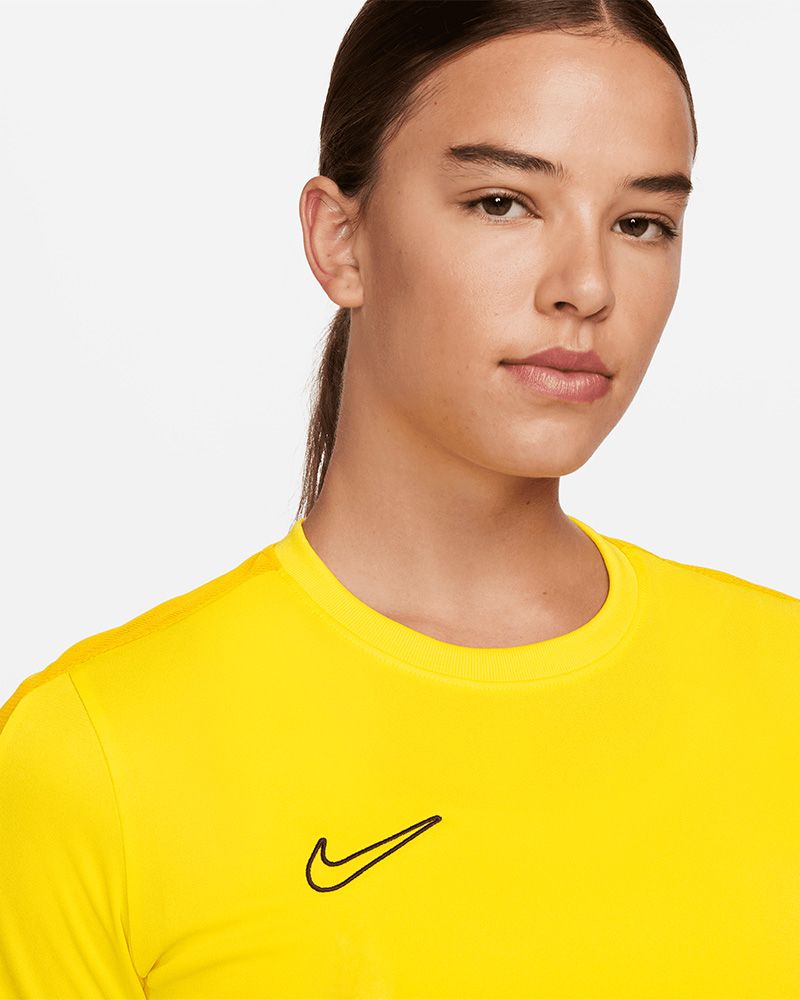 Camisetas nike sales mujer amarillo