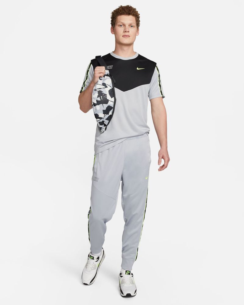 Nike Sportswear REPEAT JOGGER - Pantalon de survêtement - black/white/noir  