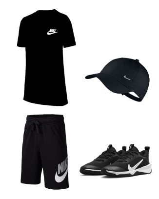 Set producten Nike Sportswear voor Kind. T-shirt + Korte broek + Pet + Shoenen (4 artikelen)