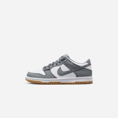 chaussures nike dunk low blanc et gris pour enfant fv0374 100