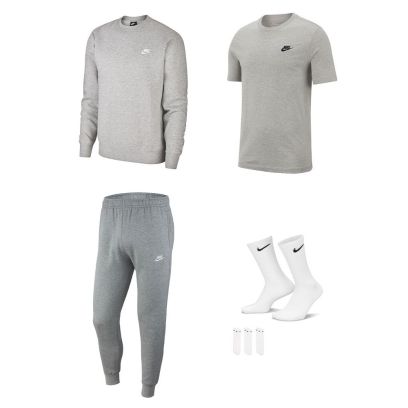 Set producten Nike Sportswear voor Mannen. Sweatshirt + Joggingbroek + T-shirt + Sokken (4 artikelen)