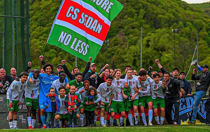 celebration d'une victoire à un match de foot