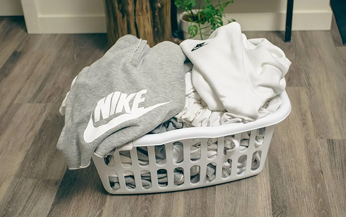 Panier plein de vêtement de sport Nike